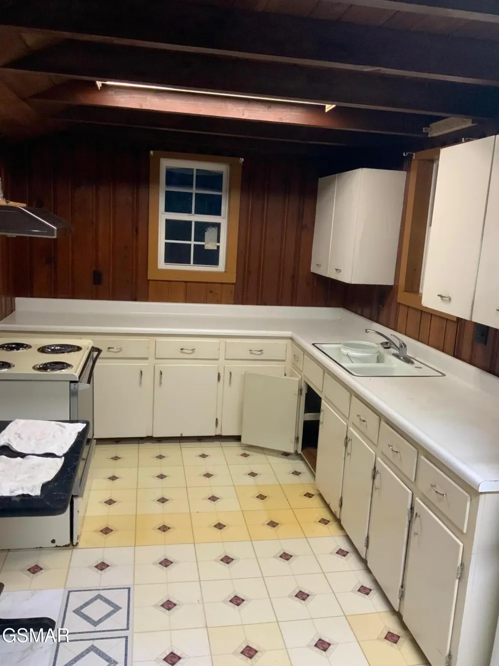 517 Laurel Avenue Gatlinburg, TN 37738