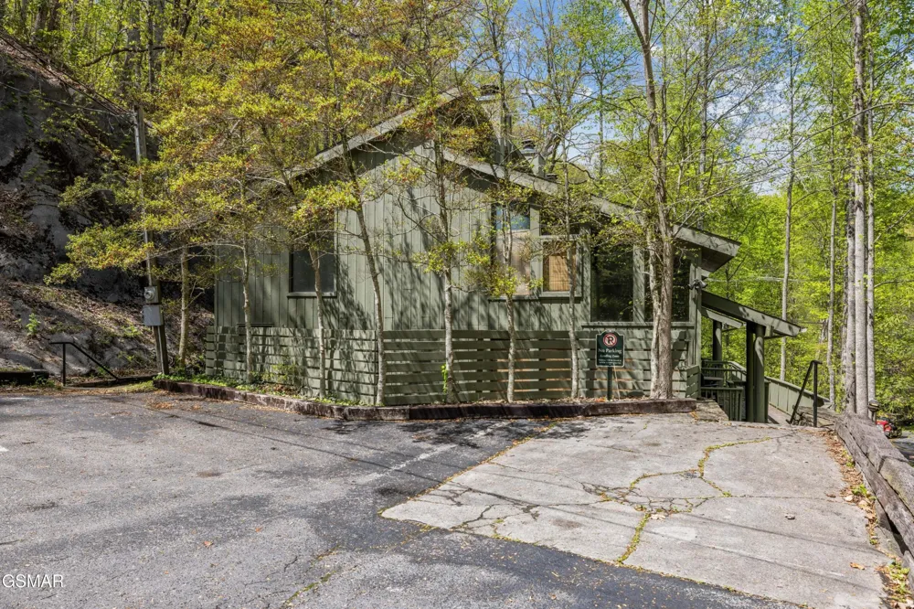 1228 Ski Mountain Road #C1 Gatlinburg, TN 37738