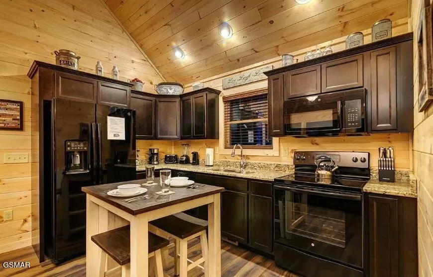 1163 Pine Mountain Road Sevierville, TN 37862