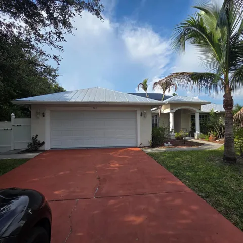 981 SW McCracken Avenue