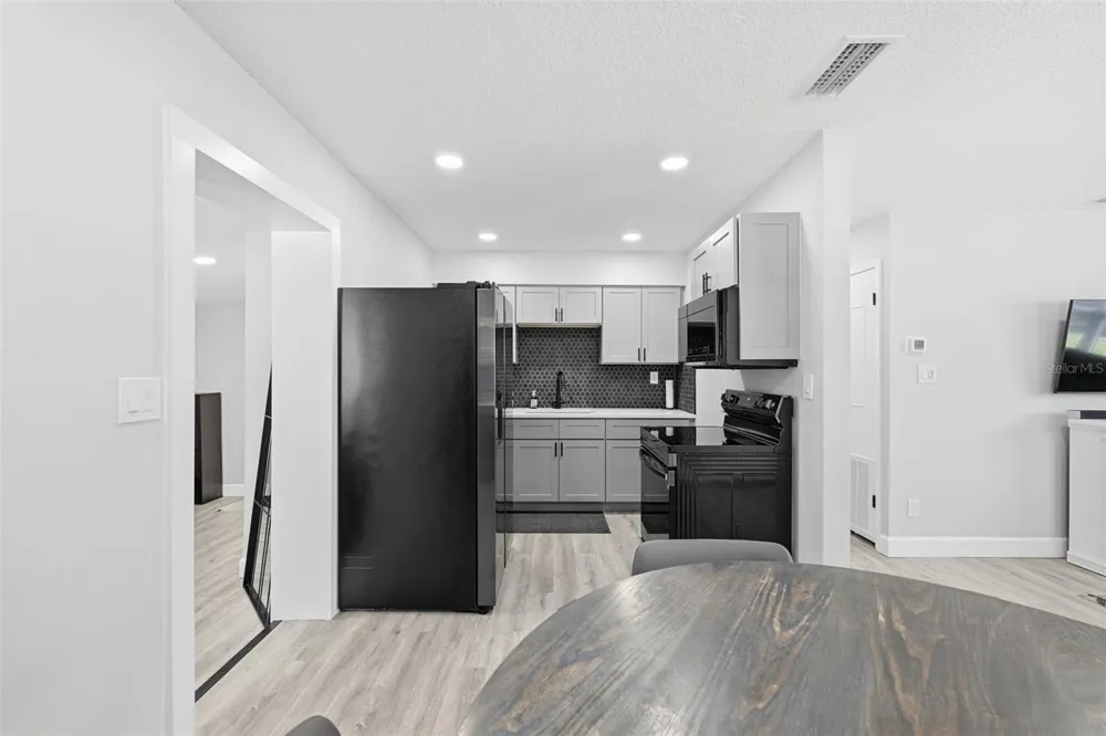8015 TUDOR PLACE Tampa, FL 33610