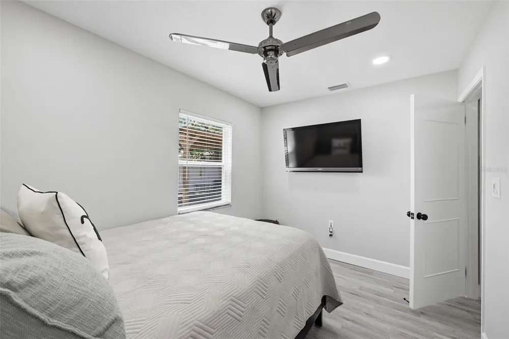 8015 TUDOR PLACE Tampa, FL 33610