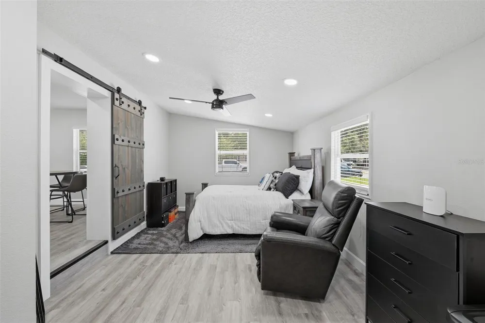8015 TUDOR PLACE Tampa, FL 33610