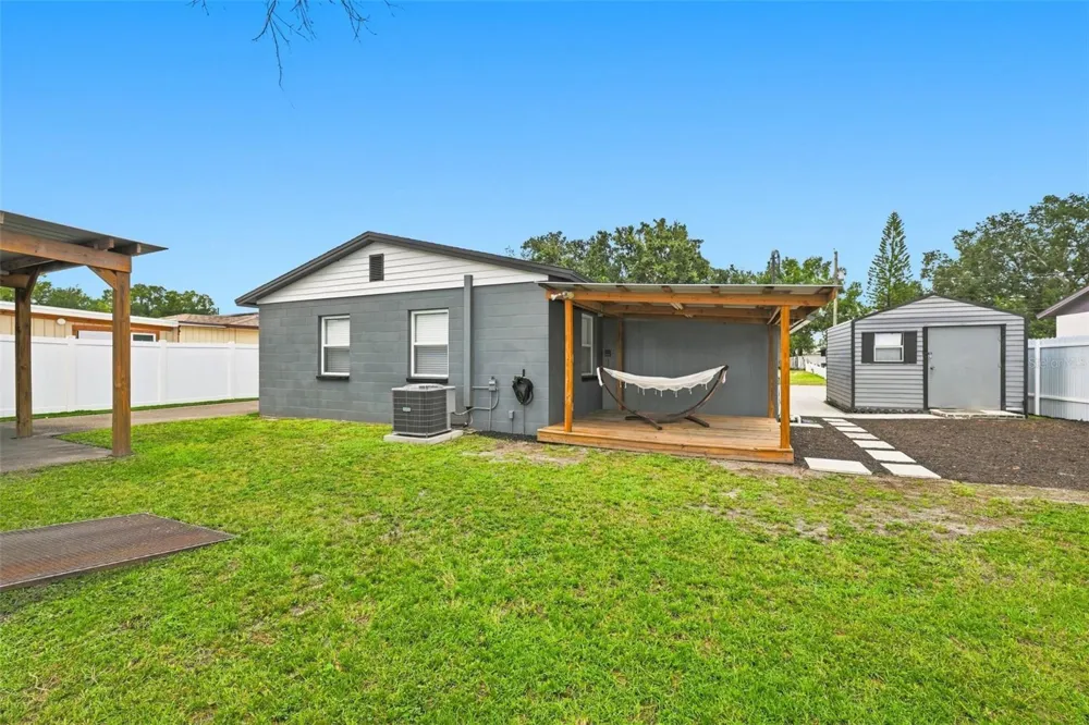 8015 TUDOR PLACE Tampa, FL 33610