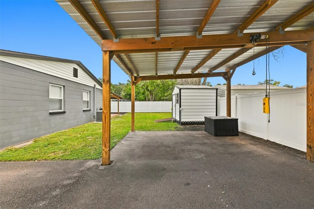 8015 TUDOR PLACE Tampa, FL 33610