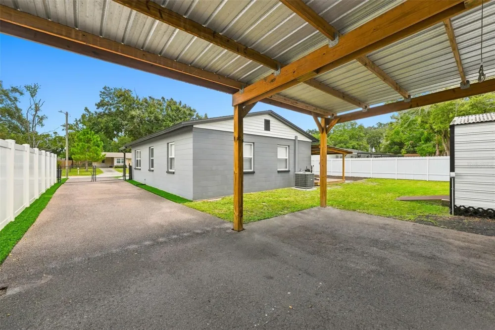 8015 TUDOR PLACE Tampa, FL 33610