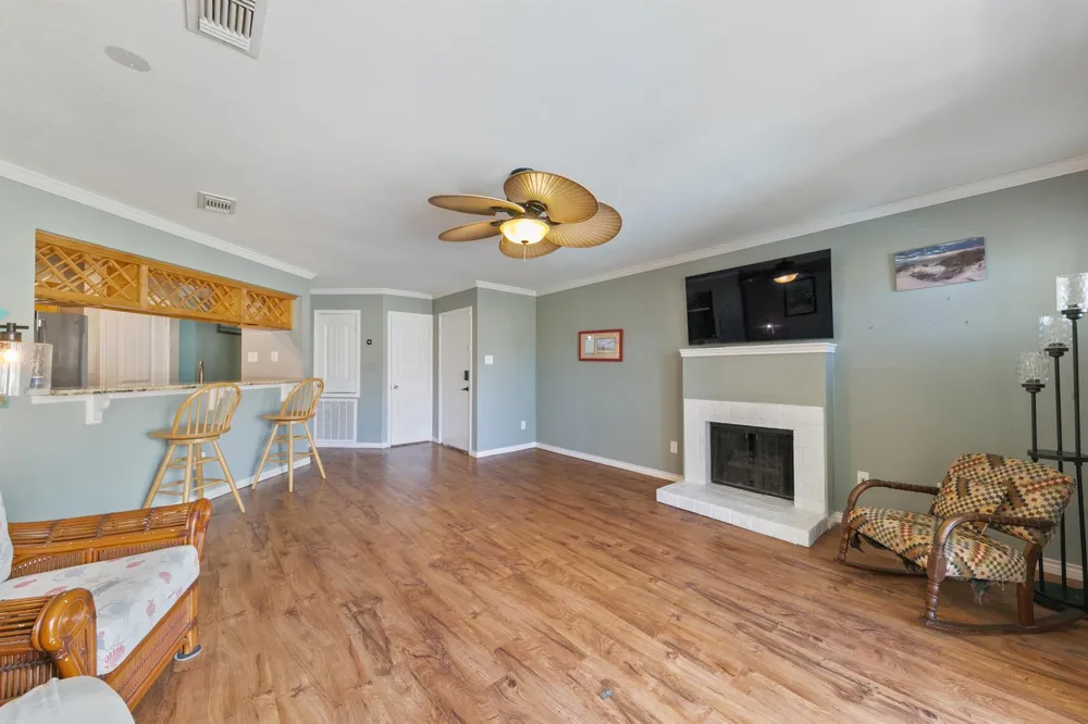 7312 Seawall Boulevard #208 Galveston, TX 77551