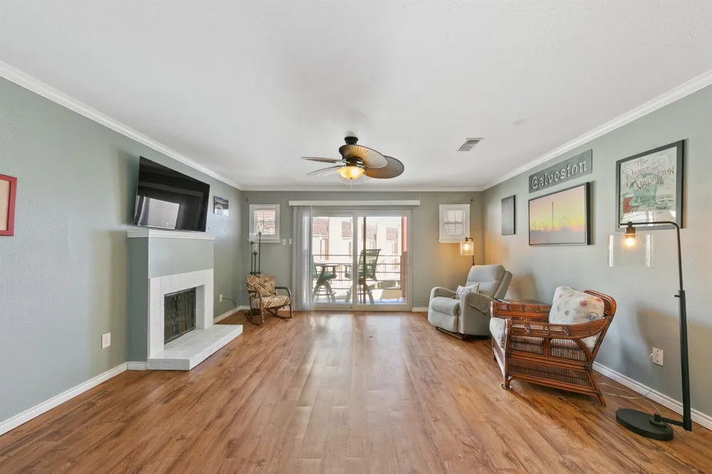 7312 Seawall Boulevard #208 Galveston, TX 77551