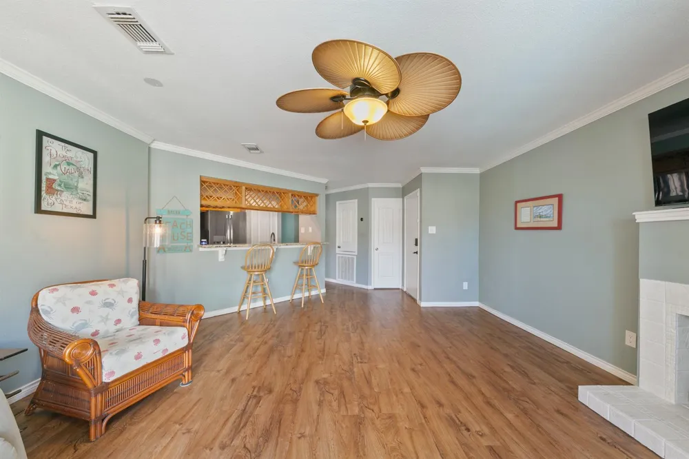 7312 Seawall Boulevard #208 Galveston, TX 77551