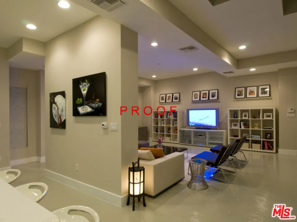 2216 Main Street #204 Santa Monica, CA 90405
