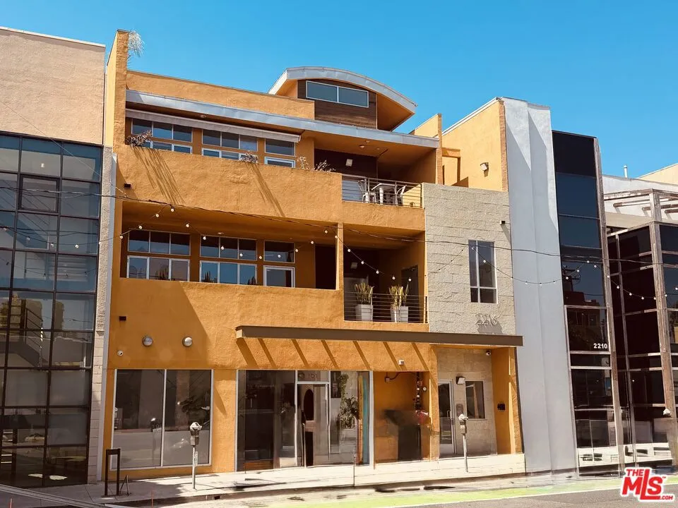 2216 Main Street #204 Santa Monica, CA 90405