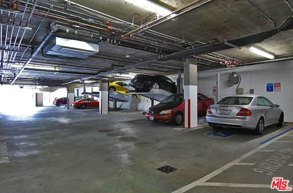 2216 Main Street #204 Santa Monica, CA 90405