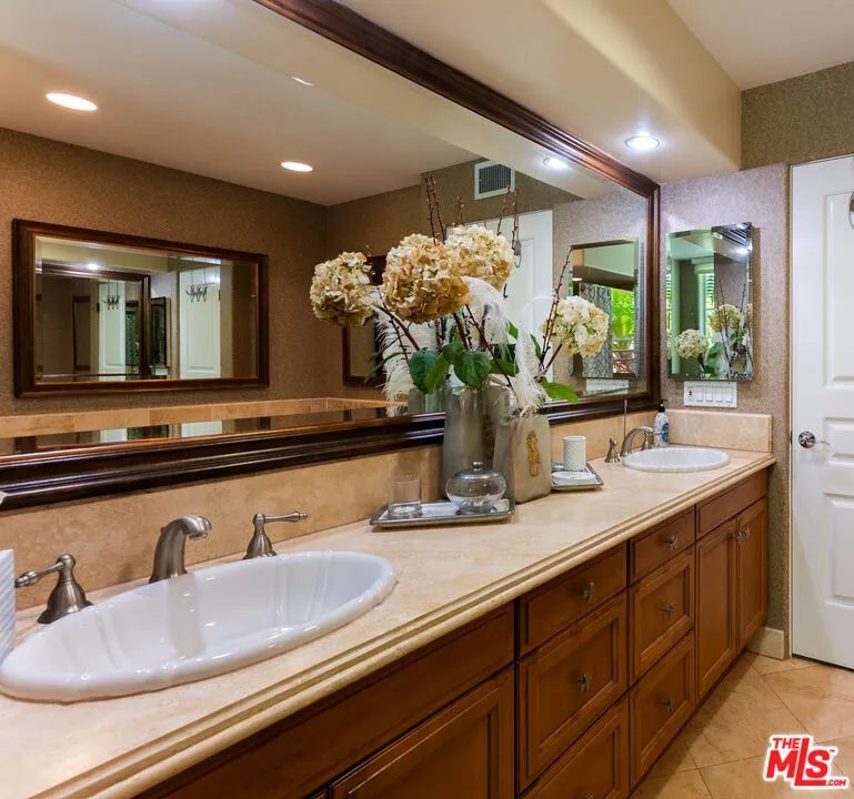10795 Wilshire Boulevard #304 Los Angeles, CA 90024