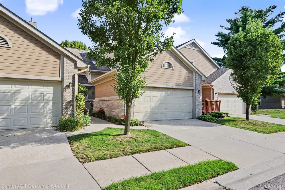 9398 Westwind Drive #49 Livonia City, MI 48150