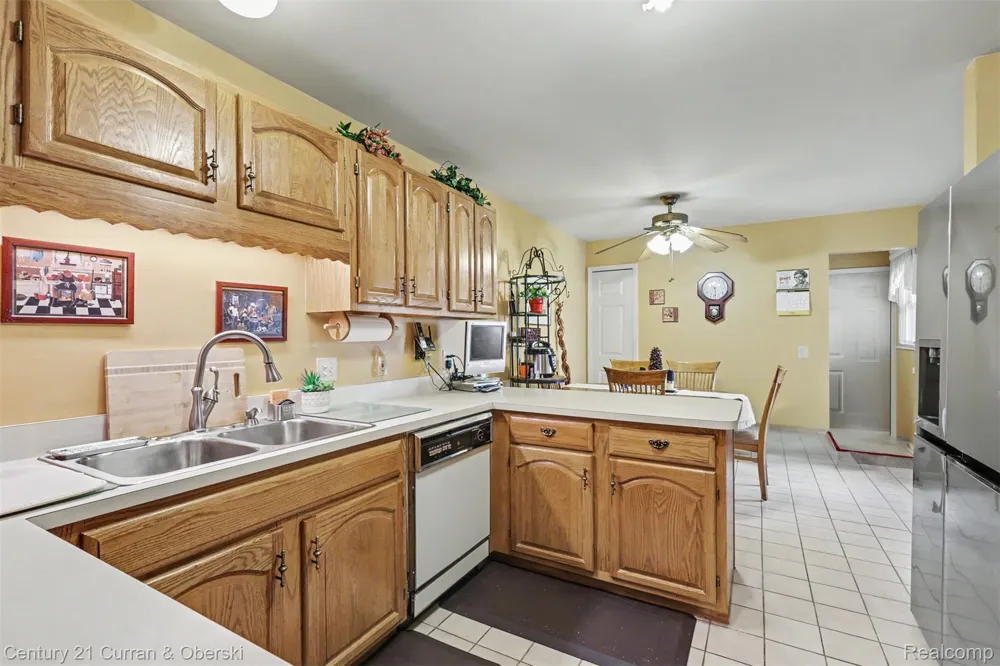 9398 Westwind Drive #49 Livonia City, MI 48150