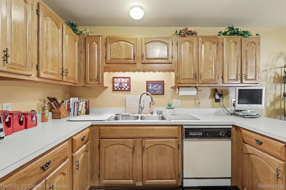 9398 Westwind Drive #49 Livonia City, MI 48150