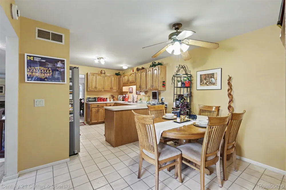 9398 Westwind Drive #49 Livonia City, MI 48150