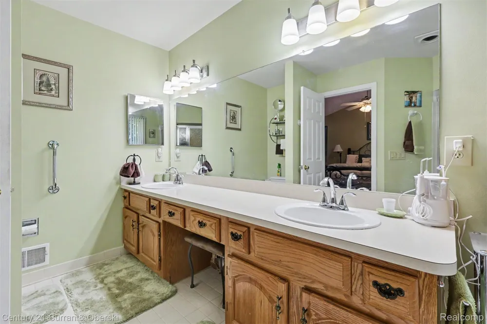 9398 Westwind Drive #49 Livonia City, MI 48150