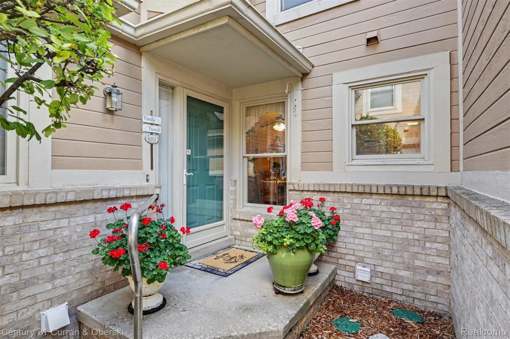 9398 Westwind Drive #49 Livonia City, MI 48150