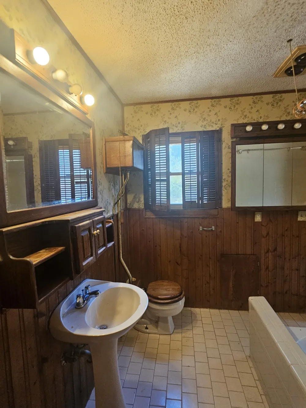 540 Harrison Lane Hurst, TX 76053