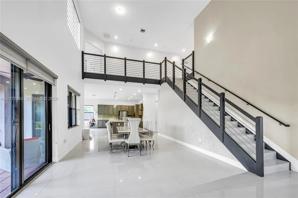 9121 NW 161st Ter Miami Lakes, FL 33018