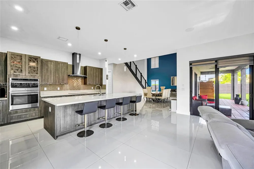 9121 NW 161st Ter Miami Lakes, FL 33018