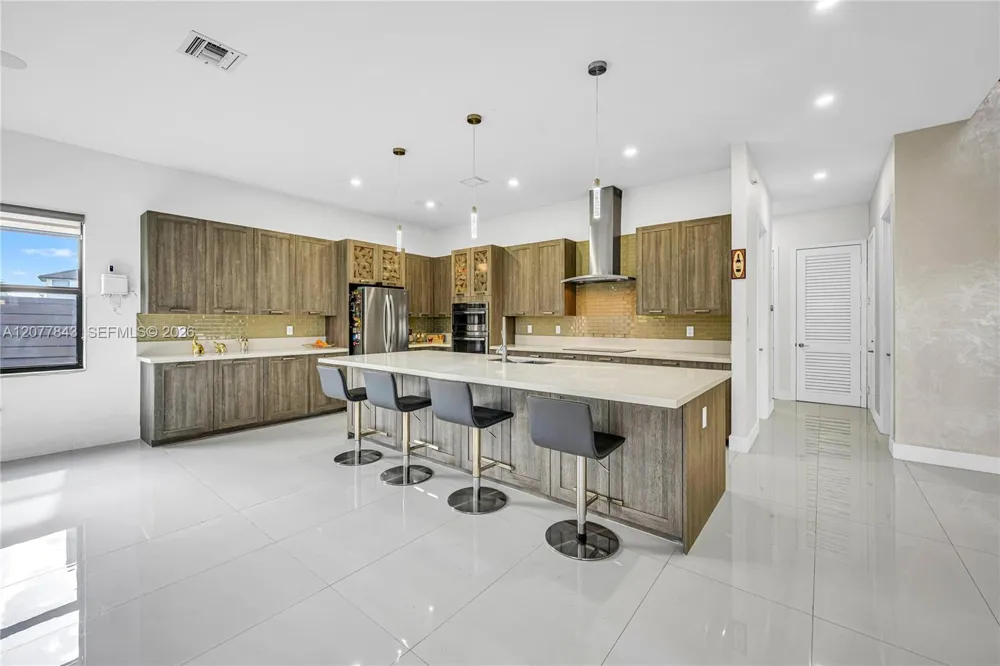 9121 NW 161st Ter Miami Lakes, FL 33018
