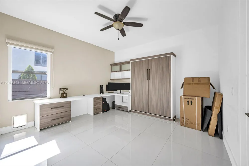 9121 NW 161st Ter Miami Lakes, FL 33018