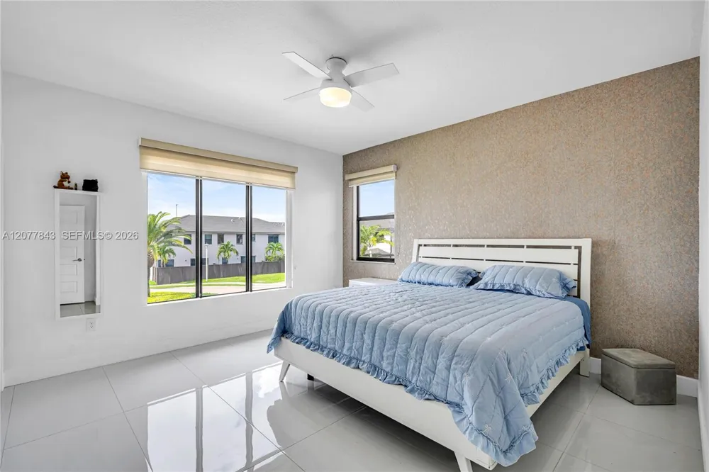 9121 NW 161st Ter Miami Lakes, FL 33018