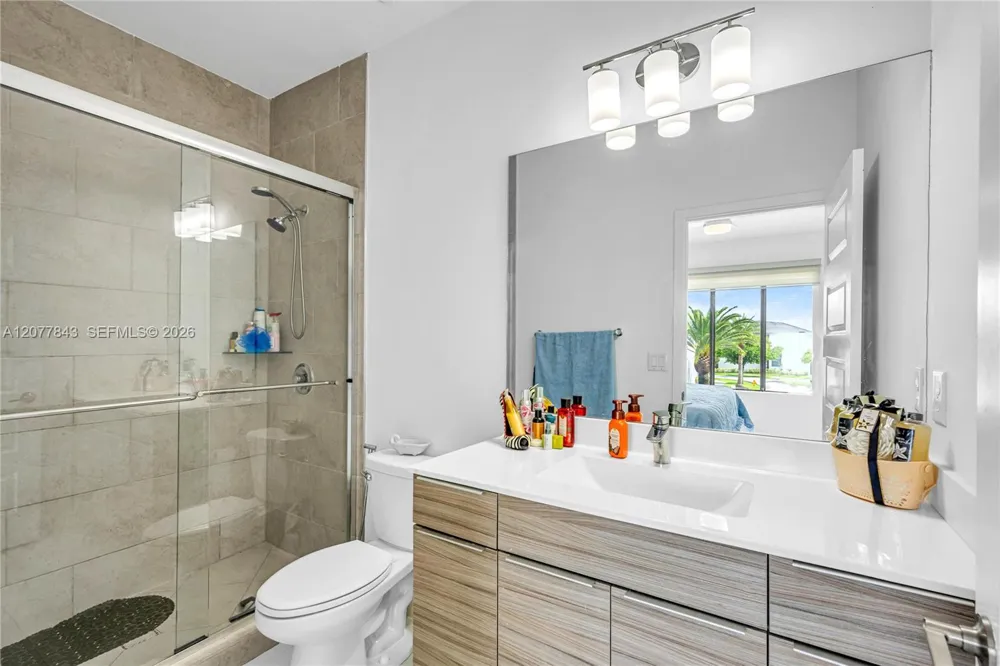 9121 NW 161st Ter Miami Lakes, FL 33018