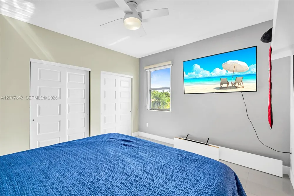9121 NW 161st Ter Miami Lakes, FL 33018