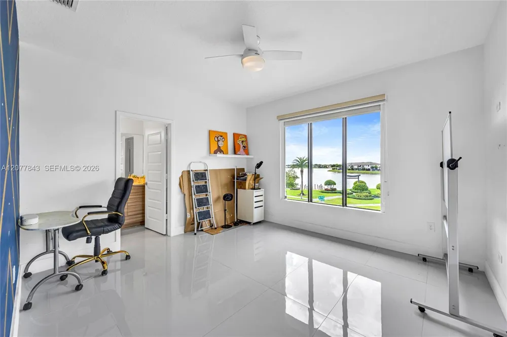 9121 NW 161st Ter Miami Lakes, FL 33018
