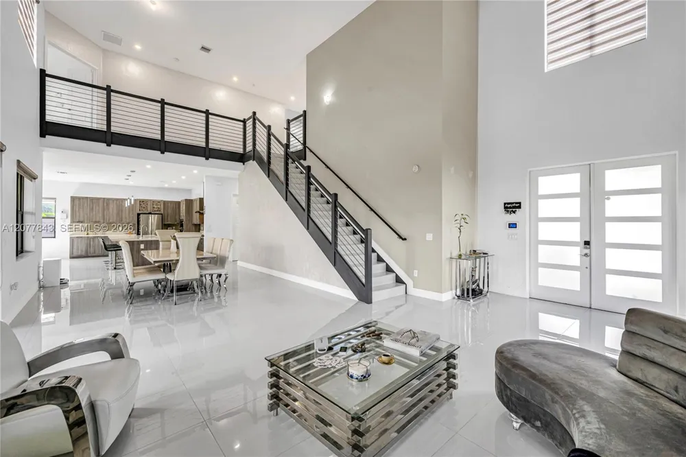 9121 NW 161st Ter Miami Lakes, FL 33018