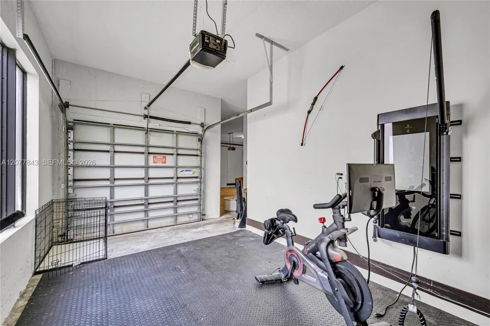 9121 NW 161st Ter Miami Lakes, FL 33018