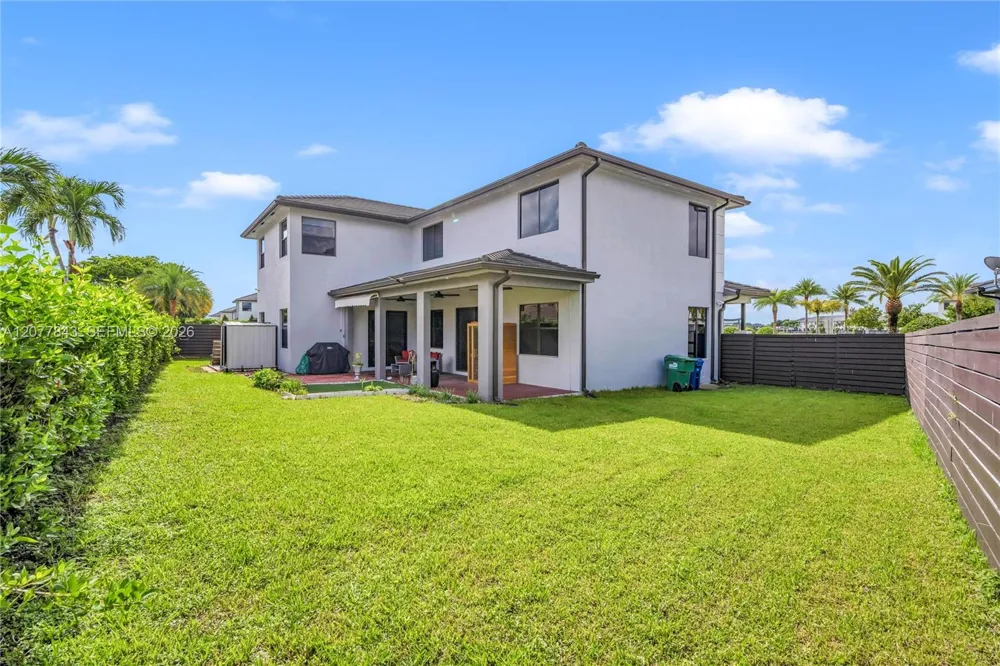 9121 NW 161st Ter Miami Lakes, FL 33018