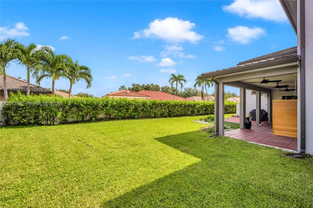 9121 NW 161st Ter Miami Lakes, FL 33018
