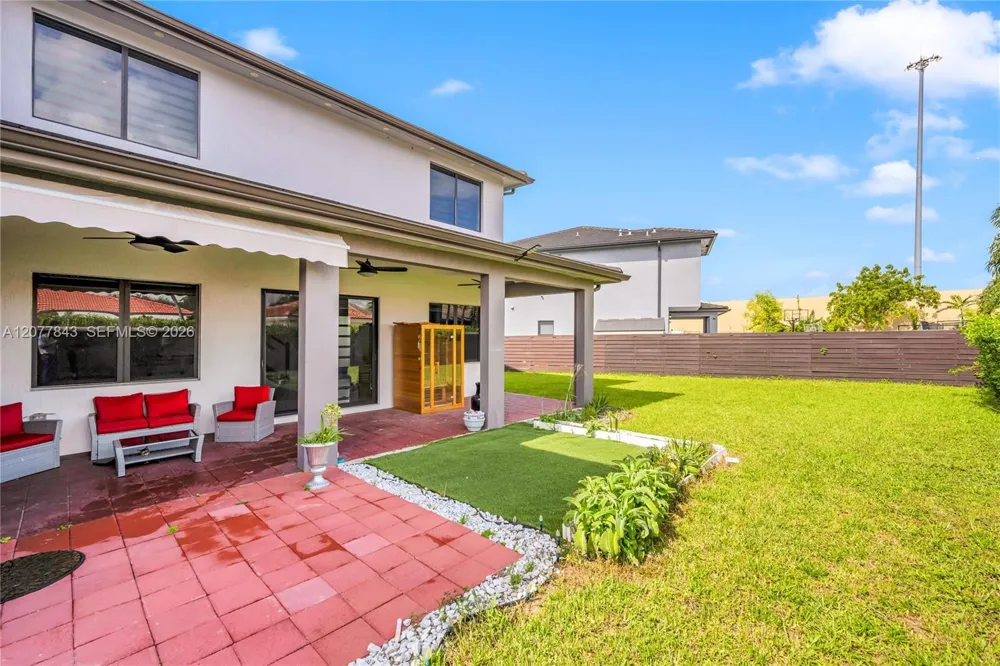 9121 NW 161st Ter Miami Lakes, FL 33018