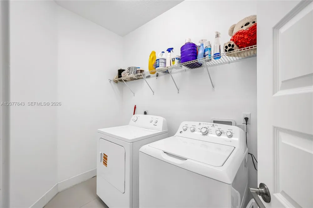9121 NW 161st Ter Miami Lakes, FL 33018