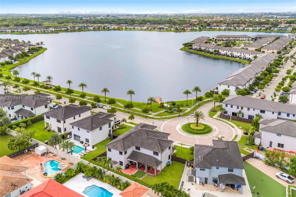 9121 NW 161st Ter Miami Lakes, FL 33018