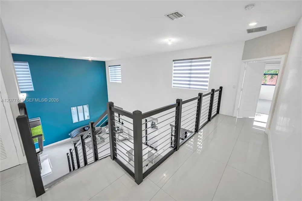 9121 NW 161st Ter Miami Lakes, FL 33018