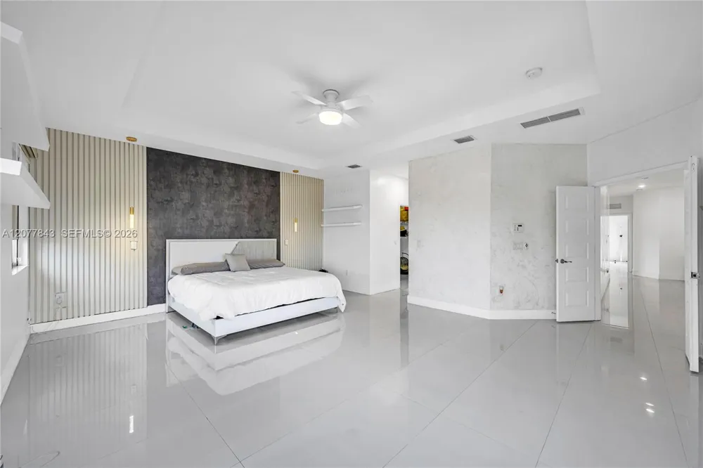 9121 NW 161st Ter Miami Lakes, FL 33018
