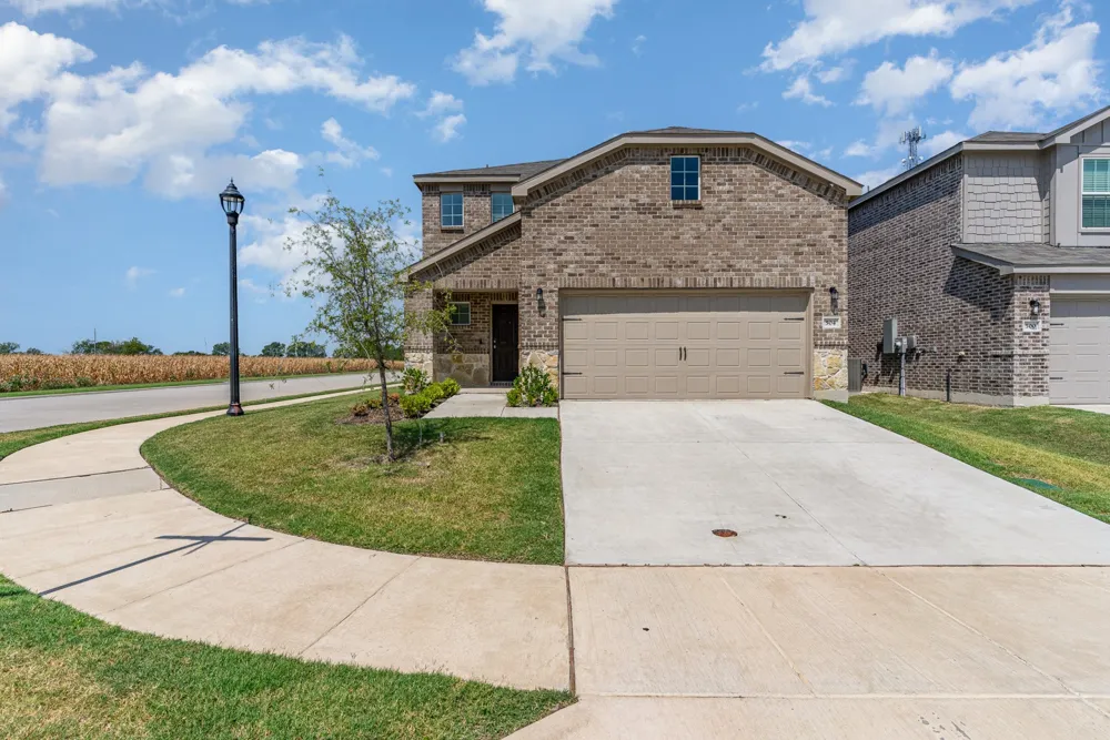 504 S Hopson Street Van Alstyne, TX 75495