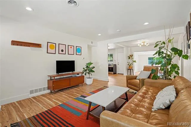 931 Tucson Street Aurora, CO 80011