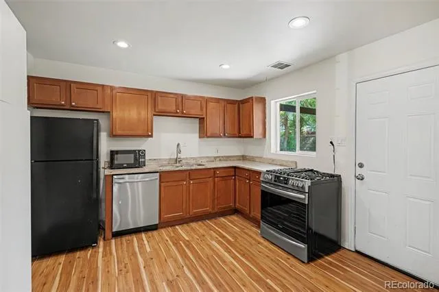 931 Tucson Street Aurora, CO 80011