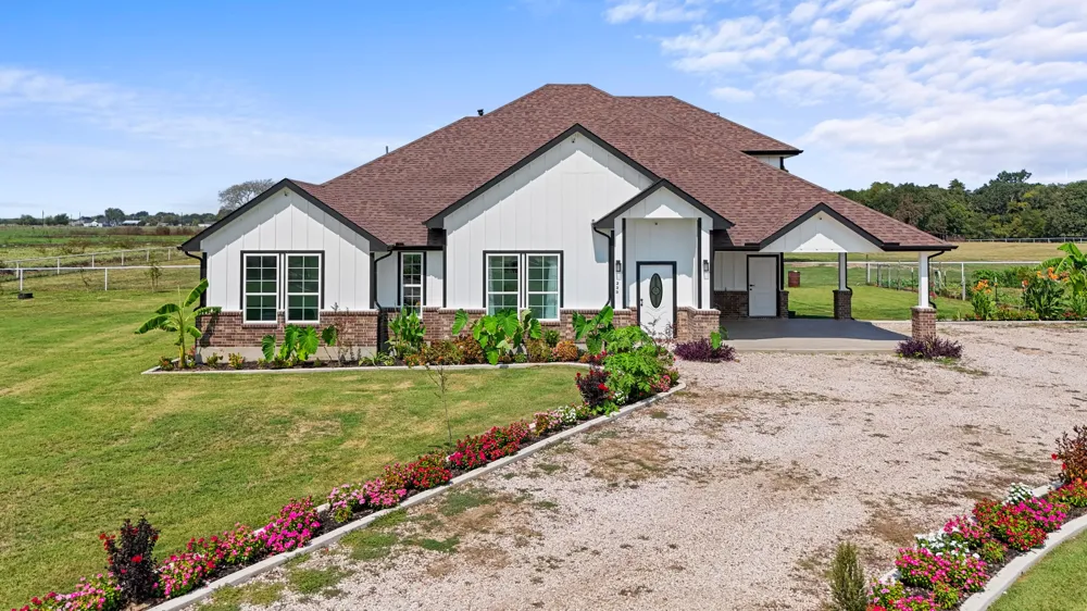 233 Private Road #7786 Wills Point, TX 75169