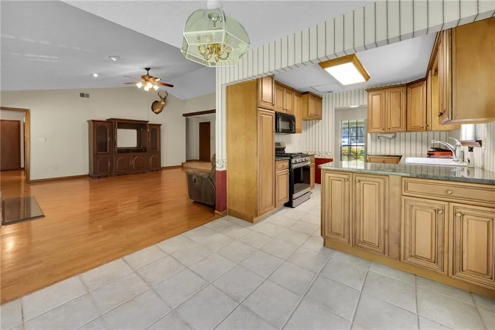 140 Hickory Drive Stockbridge, GA 30281