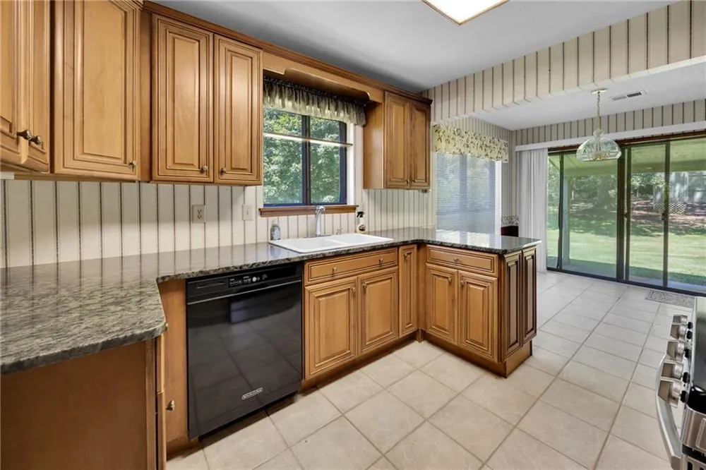 140 Hickory Drive Stockbridge, GA 30281