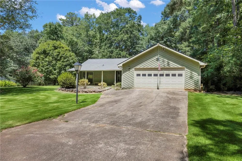 140 Hickory Drive Stockbridge, GA 30281