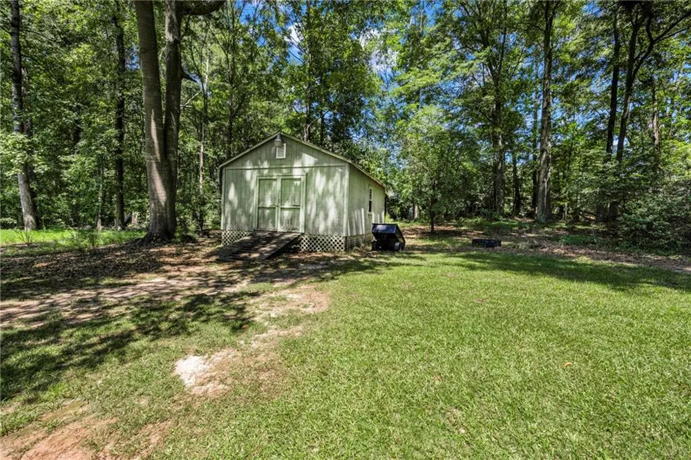 140 Hickory Drive Stockbridge, GA 30281