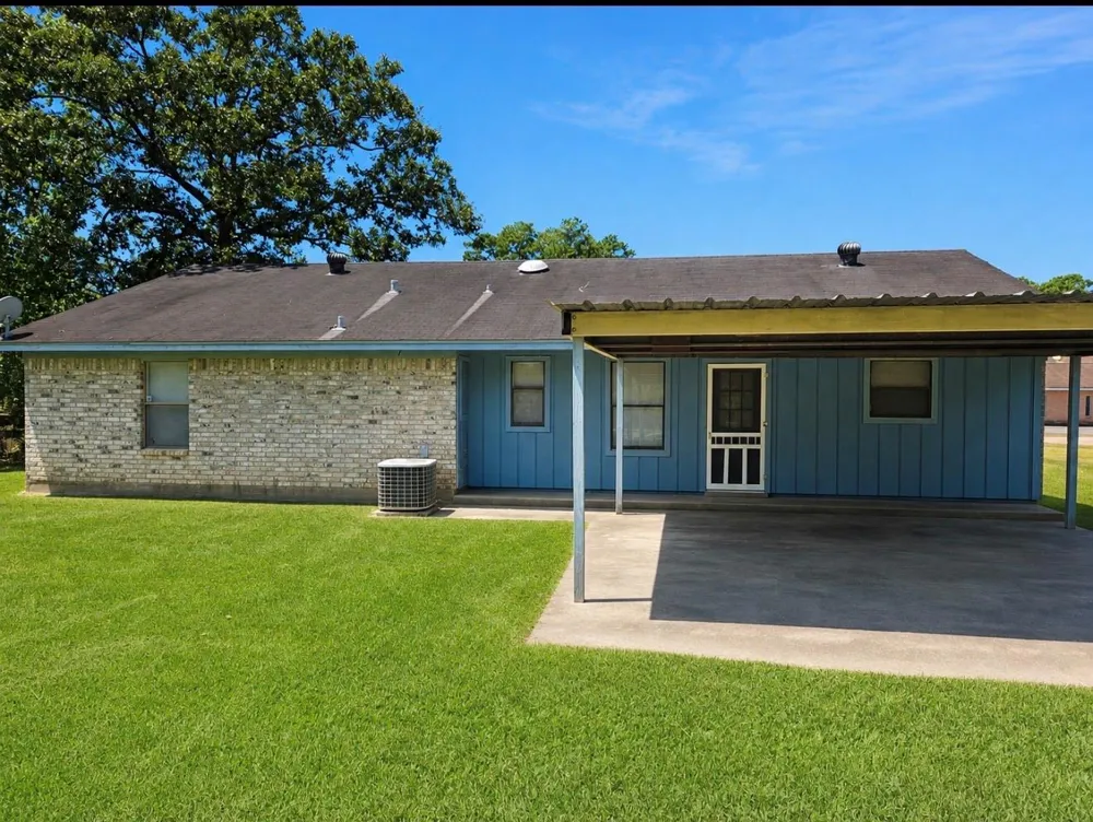 707 Willow Avenue Cleveland, TX 77327